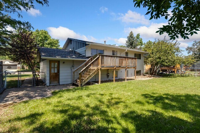 Building Photo - 4 bedroom house close to CSU