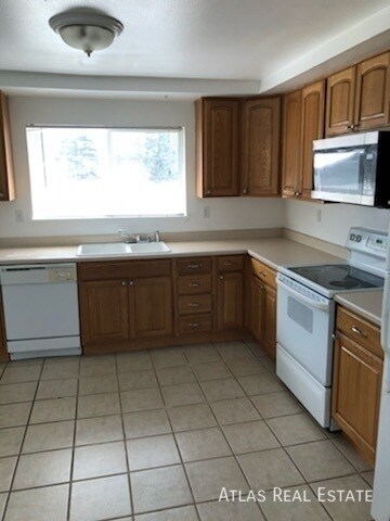 Building Photo - 930 Bishop Ct
