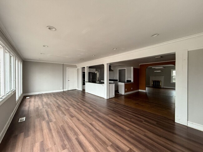 Building Photo - Spacious 5BR Home in the Heart of Old Hickory | Walkable + Convenient