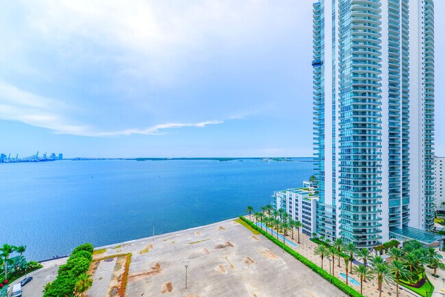 Building Photo - 1200 Brickell Bay Dr