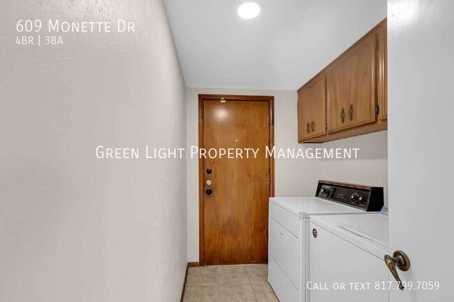 Building Photo - 609 Monette Dr