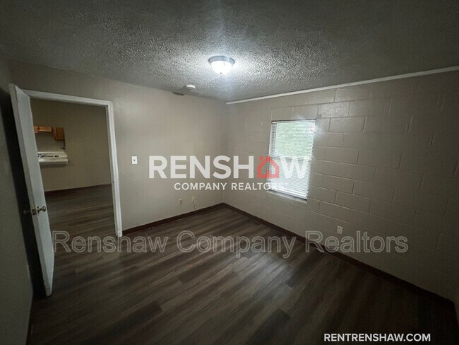 Building Photo - 118 Rosewood Cir