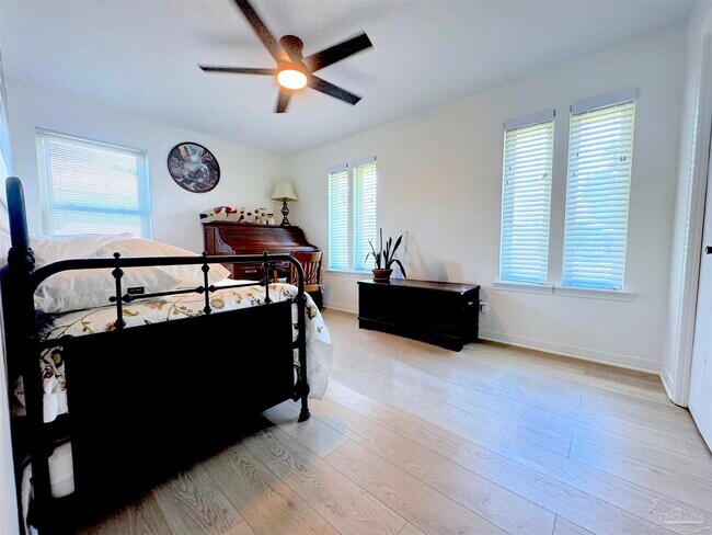 Building Photo - 3585 Riddick Dr