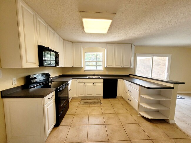 Building Photo - 4 bedroom home near NAS Pensacola West Gate