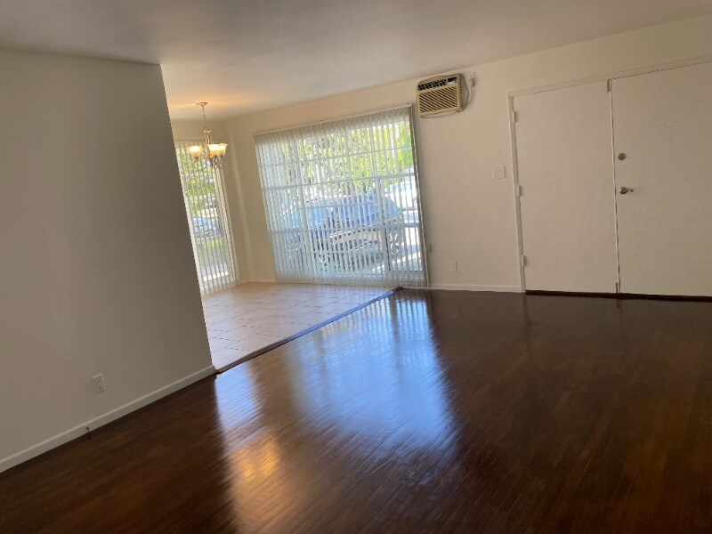 Building Photo - 1122 S Clark Dr