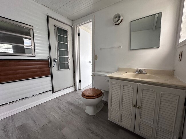 Building Photo - 1/1 Mobile Home - Rent to own - Zephyrhills, FL