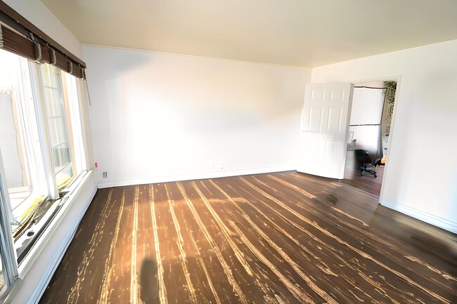 Building Photo - 680 N Cambridge St