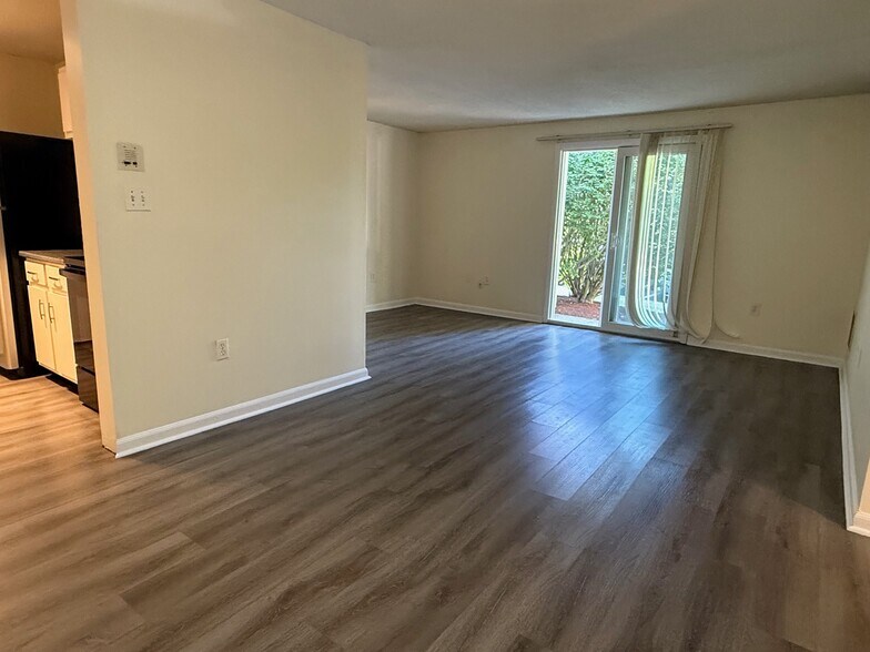 Building Photo - 30 Silver Hill Ln