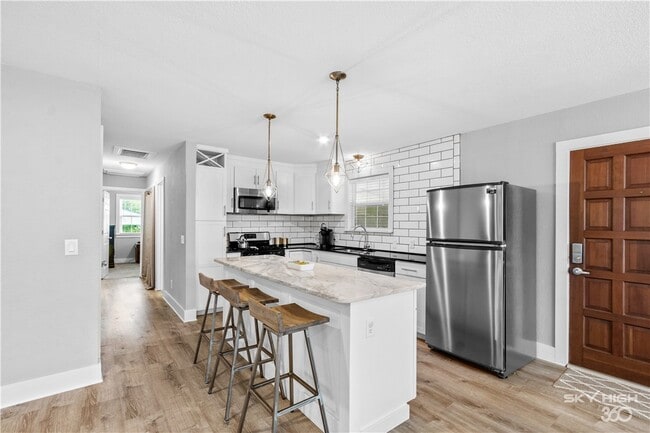 Building Photo - 1305 SE Benton St