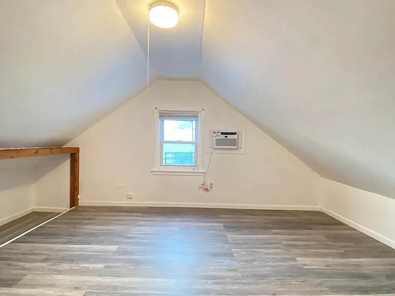 Building Photo - 34 E 7th St