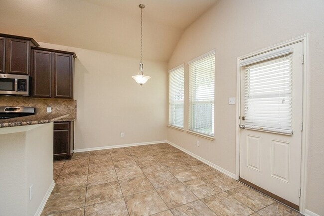 Building Photo - 4215 Mill Oak Dr