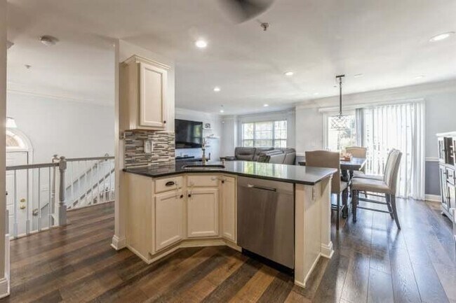 Building Photo - 209 Blue Heron Dr