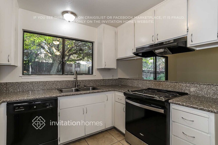 Building Photo - 4415 Patterson Dr