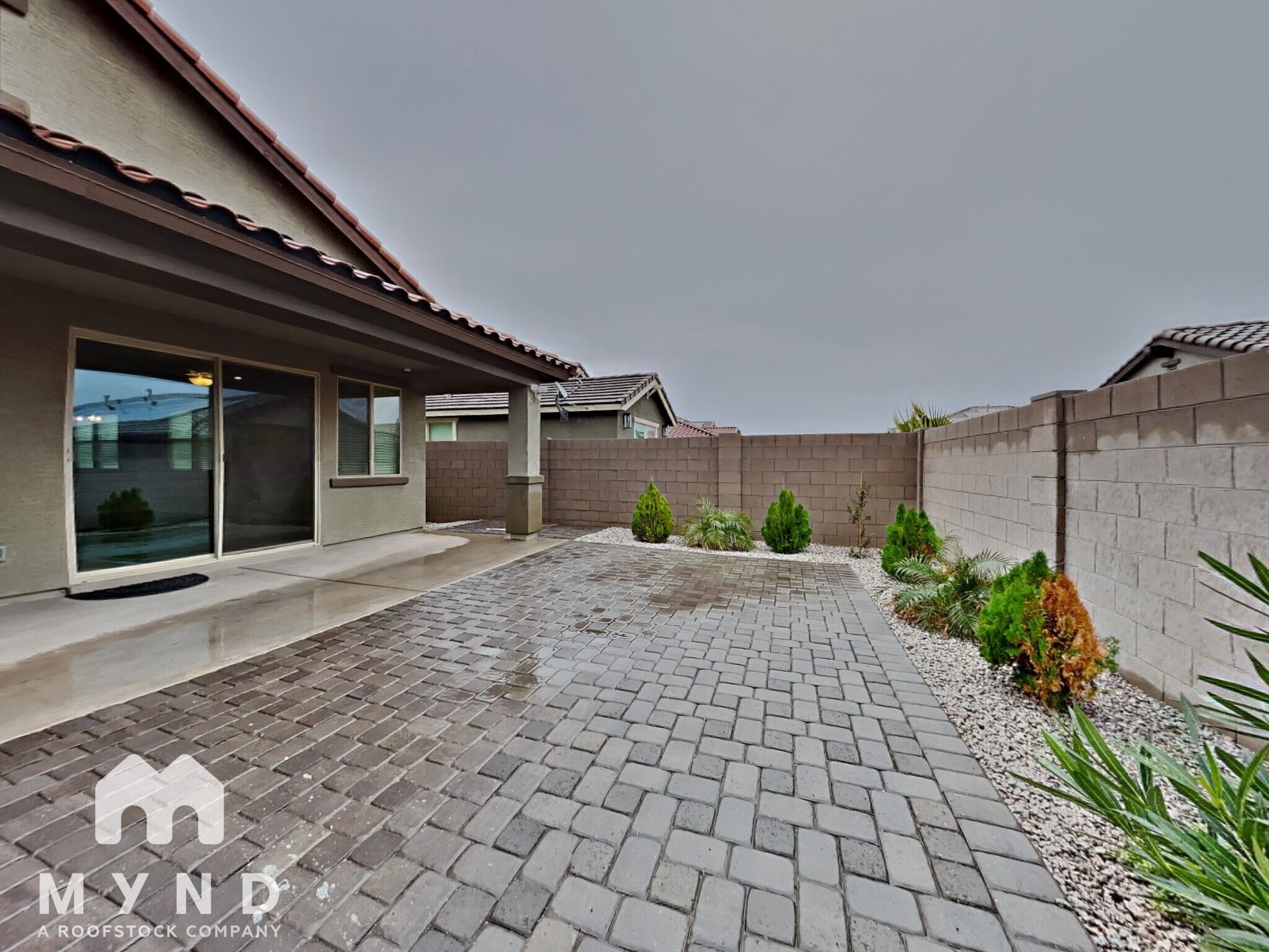 Building Photo - 15093 W Latham St