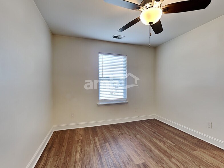 Building Photo - 447 Brookgreen Dr