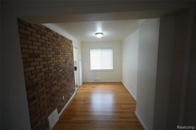 Building Photo - 16145 Baylis St