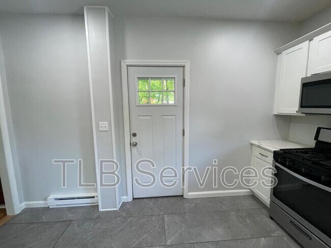 Building Photo - 402 Electric St