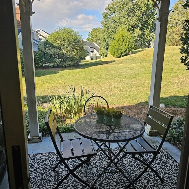 Building Photo - South Charlotte Beauty