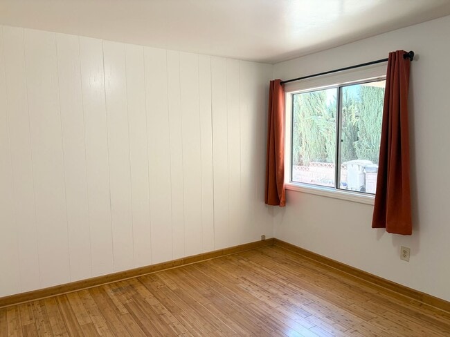 Building Photo - Dream Home with Pool. Updated Kitchen. Spa...