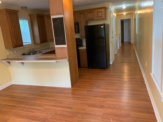 Building Photo - GAUTIER, MISSISSIPPI - Charming 2 bedroom 1 bath cottage.