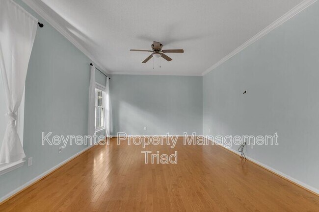 Building Photo - 3391 Valley Crossing Dr