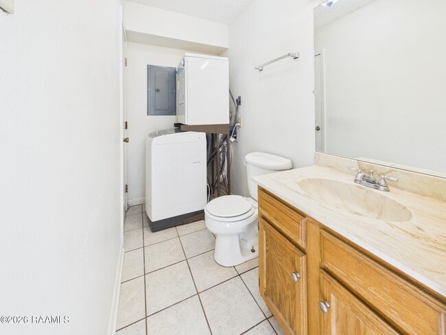 Building Photo - 112 Country Ln