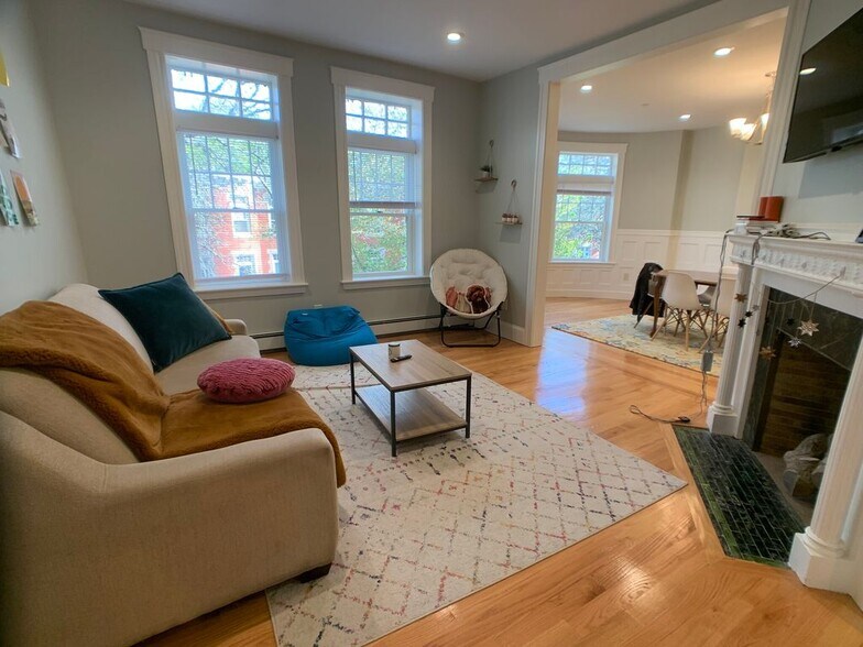 Primary Photo - 11 Strathmore Rd
