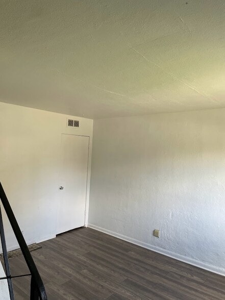 Building Photo - 451 Nace Ave