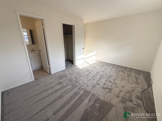 Building Photo - Renovated 3BR Duplex Home – Garage, Laundry, Parking