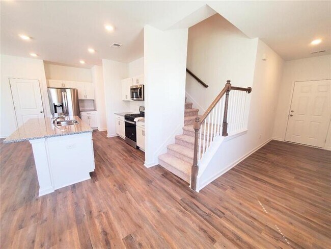 Building Photo - 5830 Flint Ln