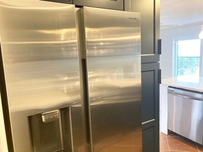 Building Photo - Casa Rio Waterfront Condominium