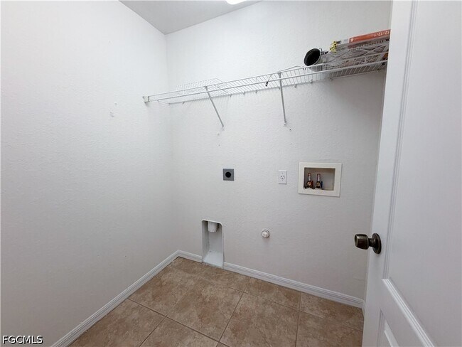 Building Photo - 2110 SW 38th Terrace
