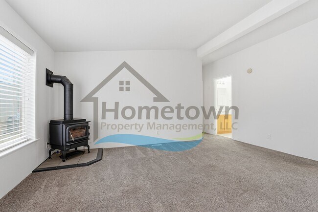 Building Photo - 2 Bedroom 2 Bathroom Home with Attached 2-Car Garage Available in Athol!