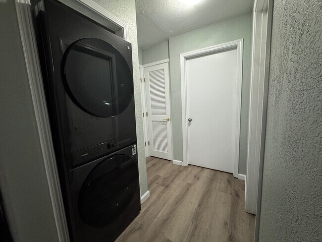 Building Photo - 2300 Dickerson Rd