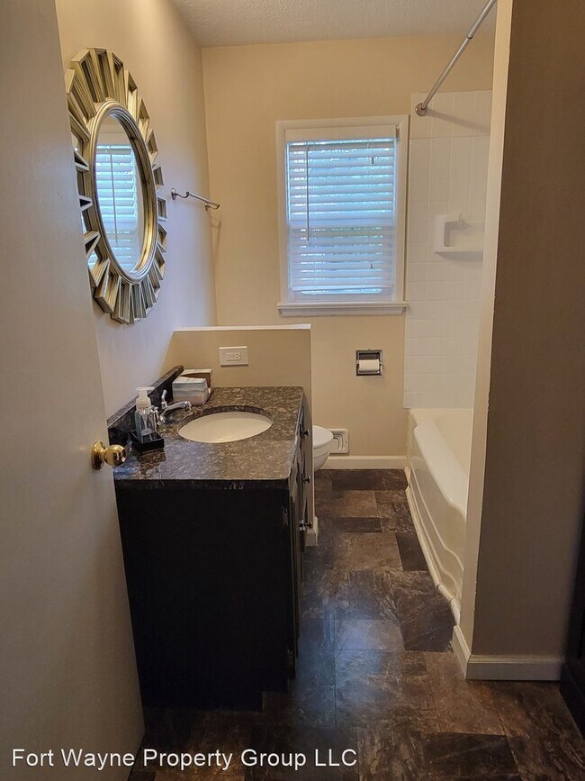 Building Photo - 3 br, 2 bath House - 4332 Wyandotte Dr