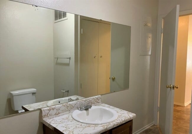 Building Photo - 1409 Paseo Del Oro