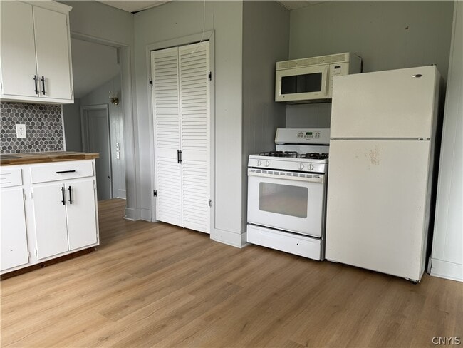 Building Photo - 9141 River Rd