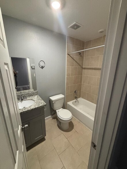 Shared Bathroom - 8220 Crestview Dr