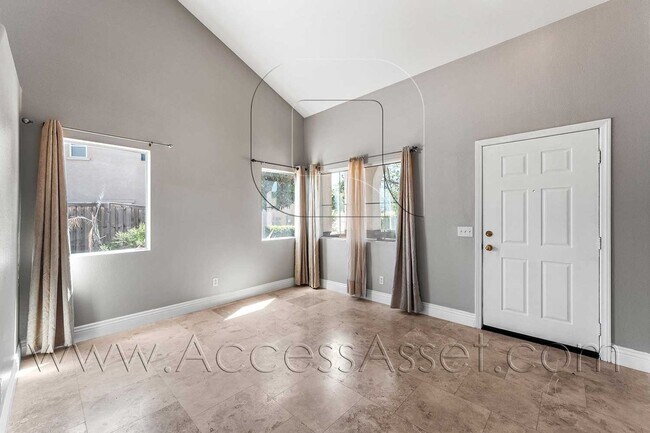 Building Photo - Large 4 Bed/3 Bath Home with an Incredible View!