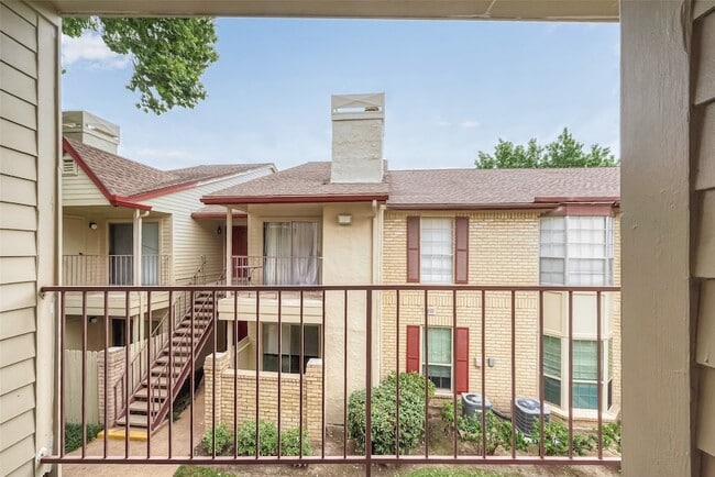 Building Photo - 2120 El Paseo St
