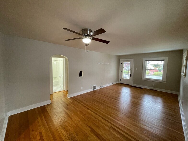 Building Photo - 4409 S Wayne Ave