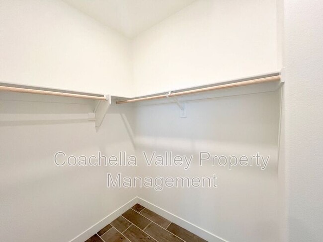 Building Photo - 41168 Emory Ln