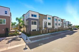 Building Photo - 14051 Diamond