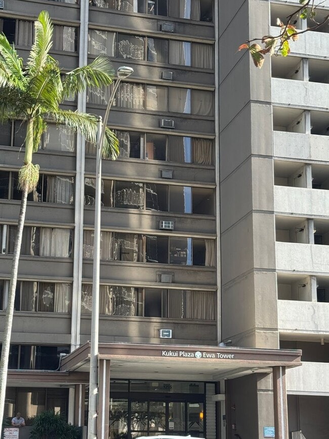 Building Photo - Available Now! Furnished Downtown 1 Bed/ 1 Bath Condo with A/C & Pool at Kukui Plaza