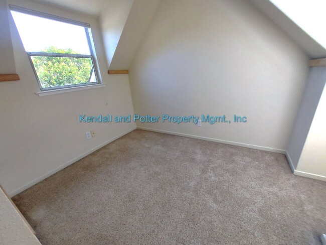 Building Photo - Spacious 1 bedroom loft in Santa Cruz