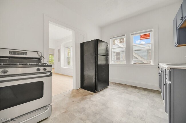 Building Photo - 3381 E 143rd St
