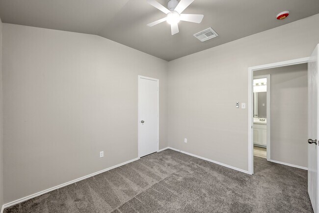 Building Photo - 3139 Lodgemist Ln