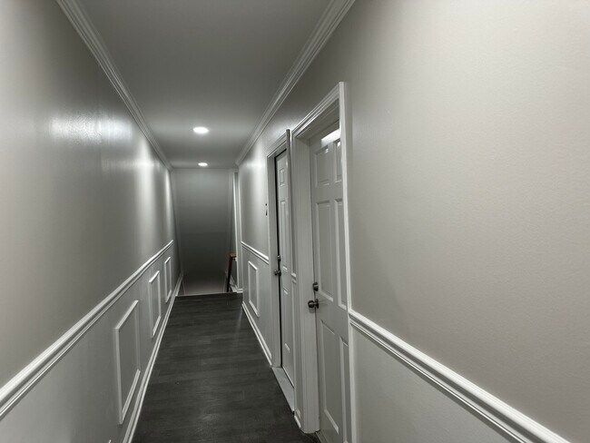 Building Photo - 137 N Center St