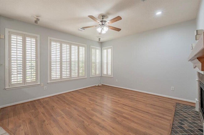Building Photo - 203 W Sundance Cir