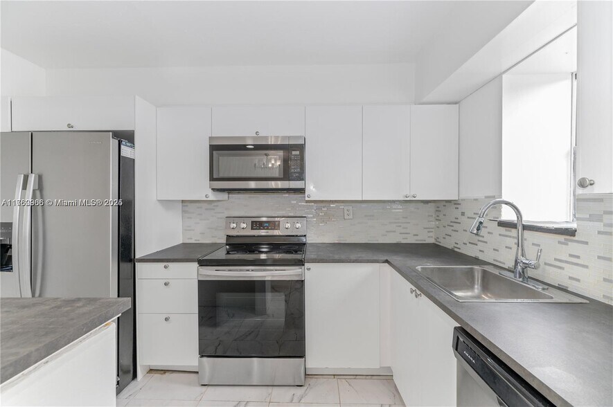 Building Photo - 20301 NE 30th Ave